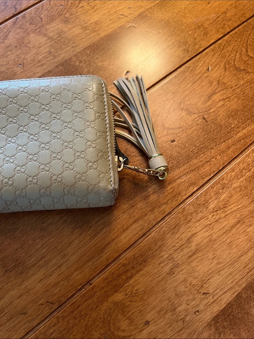 Gucci Light Gray Signature Leather Zip Wallet with Tassel Accent MicrGucciassima